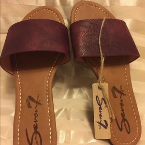 Seven7 maroon/burgundy sandals